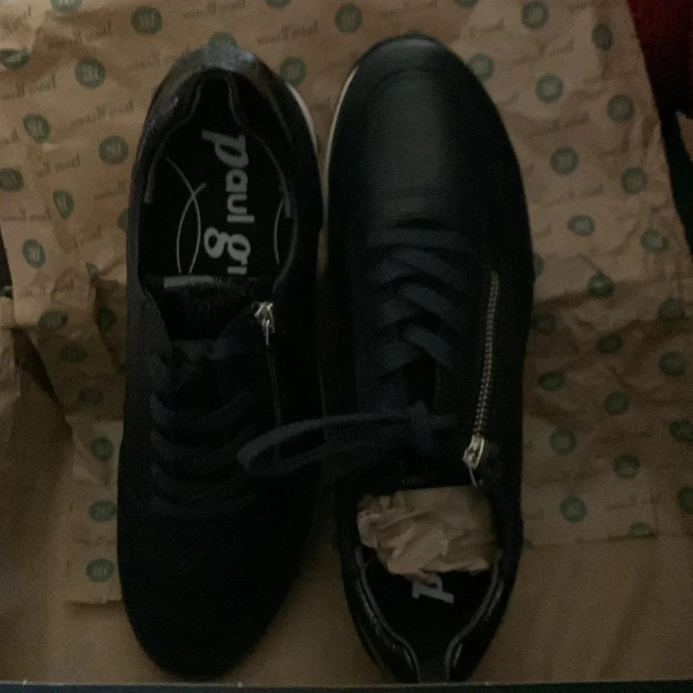 Navy Blue Leather sneakers. US 8.5
In Box, Never Used - Picture 11 of 14